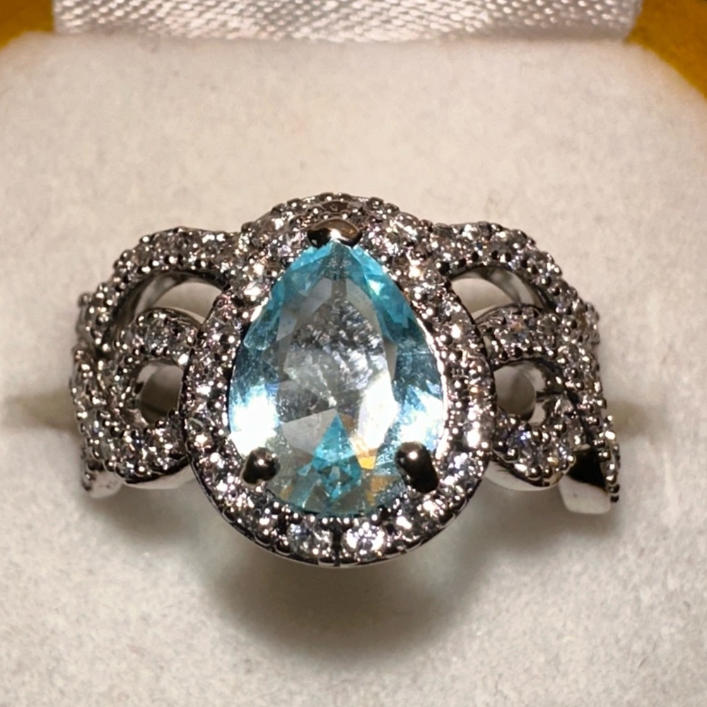 Lab Created Light Aquamarine on rhodium plating